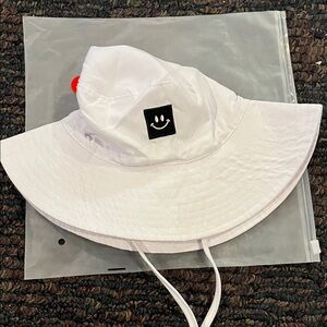 Charming White Kids Sun Hat with Smiley Patch 0-6 Months